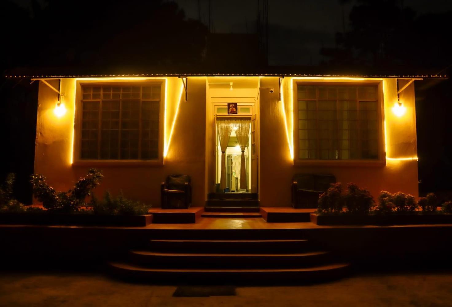 Pine Tree Lodge Шилонг Екстериор снимка